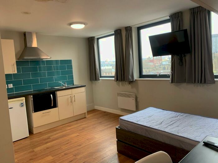 1 Bedroom Apartment To Rent In Queen Street, Sheffield, South Yorkshire, S1