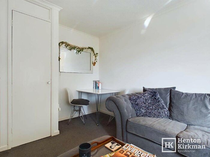 1 Bedroom Flat To Rent In Selworthy Close, Billericay, Essex, CM11