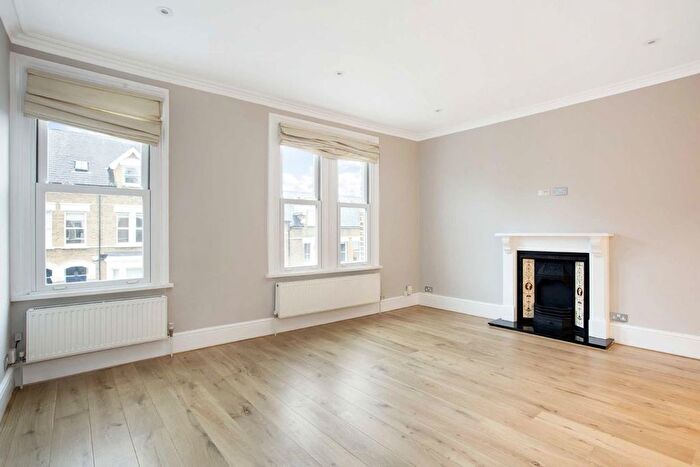 2 Bedroom Flat For Sale In Halford Road, Richmond, TW10
