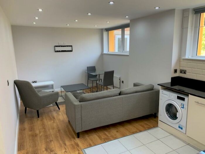 1 Bedroom Apartment To Rent In Kirkstall Gate, Leeds, LS5