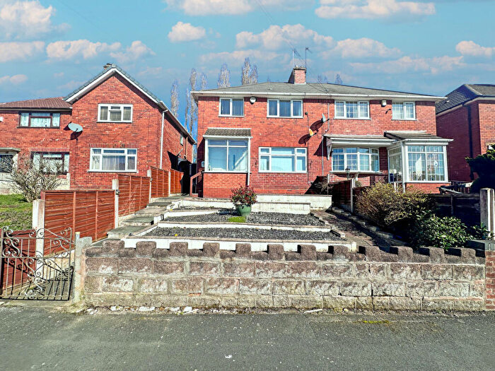 3 Bedroom Semi-Detached House For Sale In Lincoln Road, West Bromwich, B71