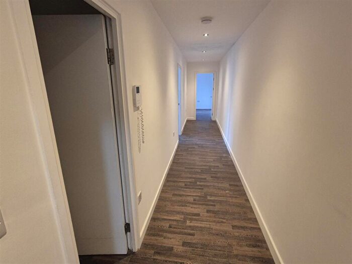 1 Bedroom Flat To Rent In One Bedroom Ground Floor Apartment With Parking, BH1