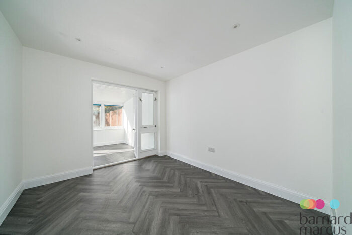 4 Bedroom Town House To Rent In Oxford Gardens, London, N20
