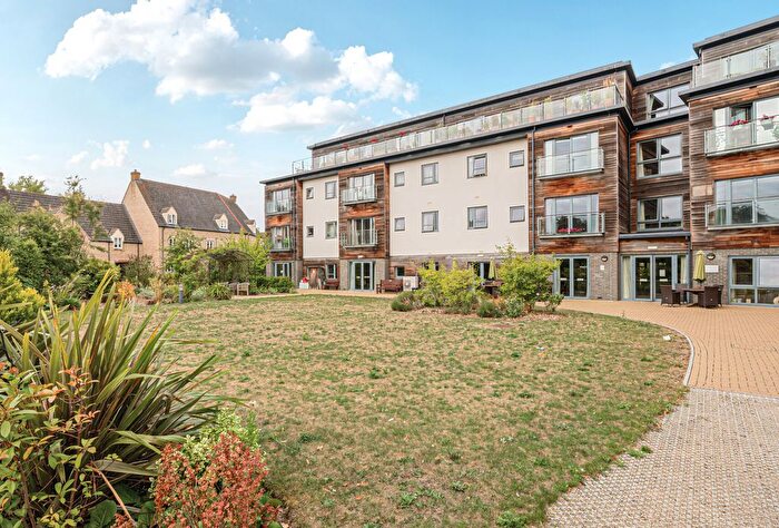 2 Bedroom Flat For Sale In Buttercross Lane, Witney, Oxfordshire, OX28