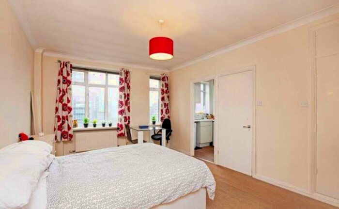 Apartment To Rent In Warren Court, Euston, NW1