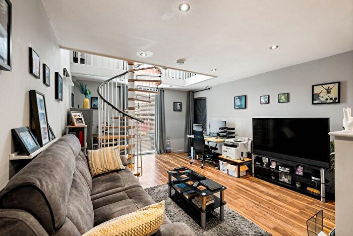 1 Bedroom Semi-Detached House For Sale In Lorne Road, Dover, CT16