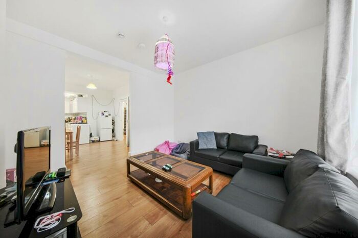 3 Bedroom Flat To Rent In Axminster Road, Holloway, N7