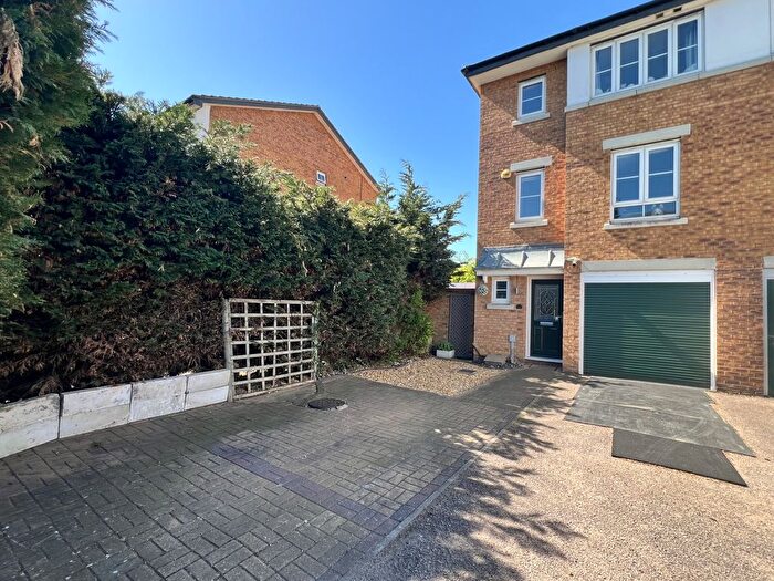 3 Bedroom Semi Detached House For Sale In Acorn Way, Bedford, MK42