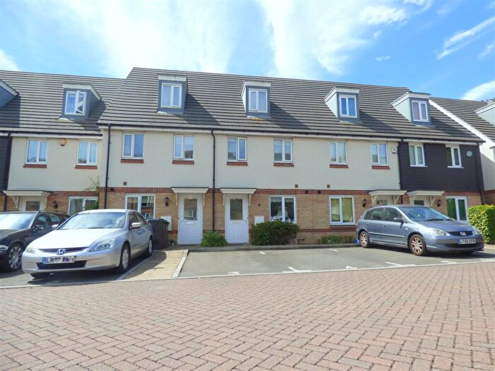 4 Bedroom Town House To Rent In Thornhill Court, Maplin Park, Langley, SL3