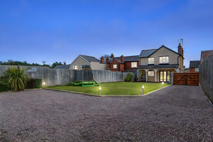 3 Bedroom Detached House For Sale In Connaught Avenue, Kidderminster, DY11