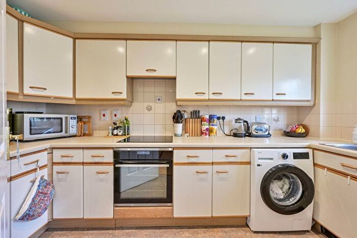1 Bedroom Flat To Rent In Selhurst Close, Southfields, London, SW19