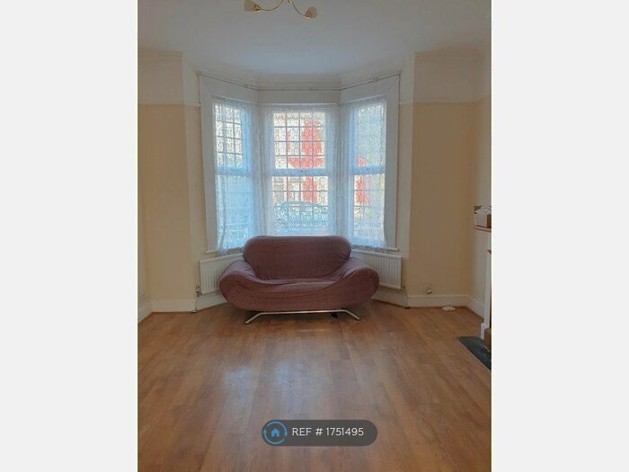 3 Bedroom Terraced House To Rent In Moffat Road, London, N13