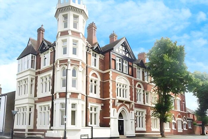 2 Bedroom Apartment For Sale In Priory Road, Kenilworth, Warwickshire, CV8
