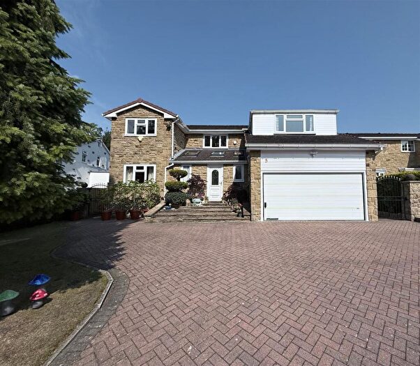 5 Bedroom Detached House For Sale In Foxhill Crescent, Weetwood, Leeds, LS16