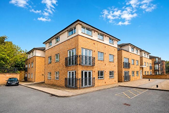 2 Bedroom Apartment For Sale In The Uplands, Bricket Wood, St. Albans, AL2