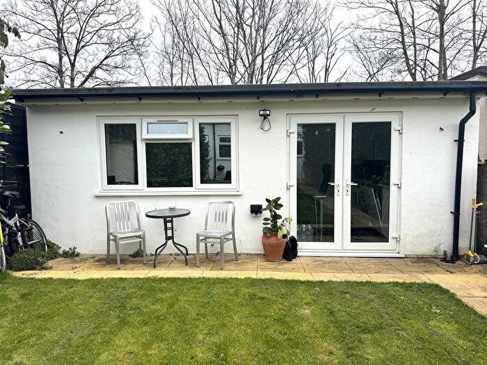 Studio To Rent In Elm Way, London, NW10