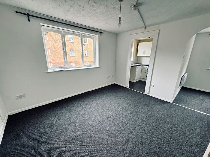1 Bedroom Studio To Rent In Dagenham, RM10