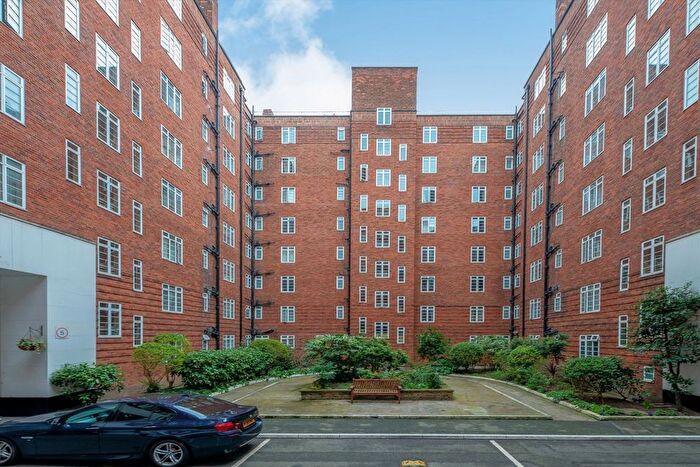 2 Bedroom Flat To Rent In Hammersmith Road, Hammersmith, W6