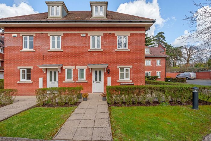 2 Bedroom Flat To Rent In Sandy Lane, Woking, GU22