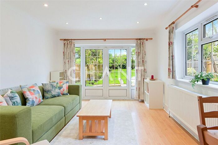 2 Bedroom Flat To Rent In Dartmouth Road, London, NW2