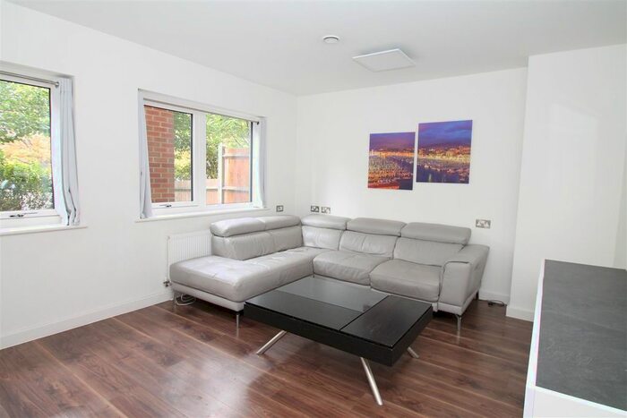 3 Bedroom Maisonette To Rent In Telford Road, London, N11