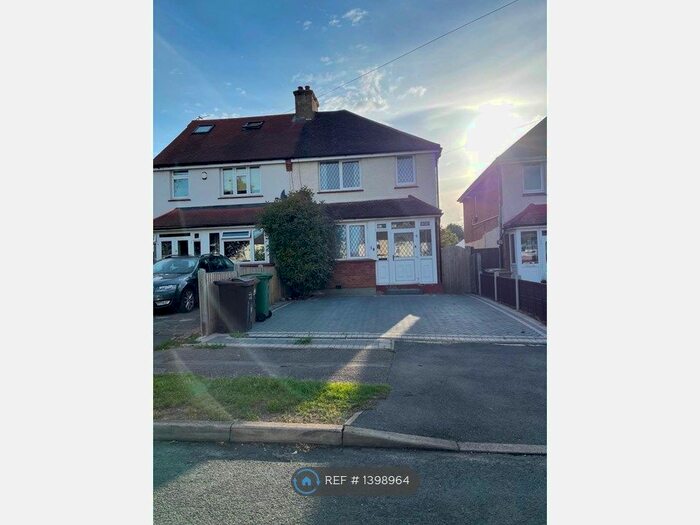 3 Bedroom Semi-Detached House To Rent In Windborough Road, Carshalton, SM5