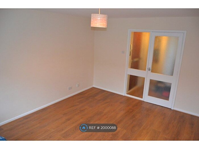1 Bedroom Flat To Rent In Tidenham Gardens, Croydon, CR0