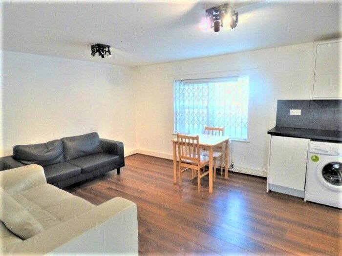 2 Bedroom Flat To Rent In New Cross Road, New Cross, SE14