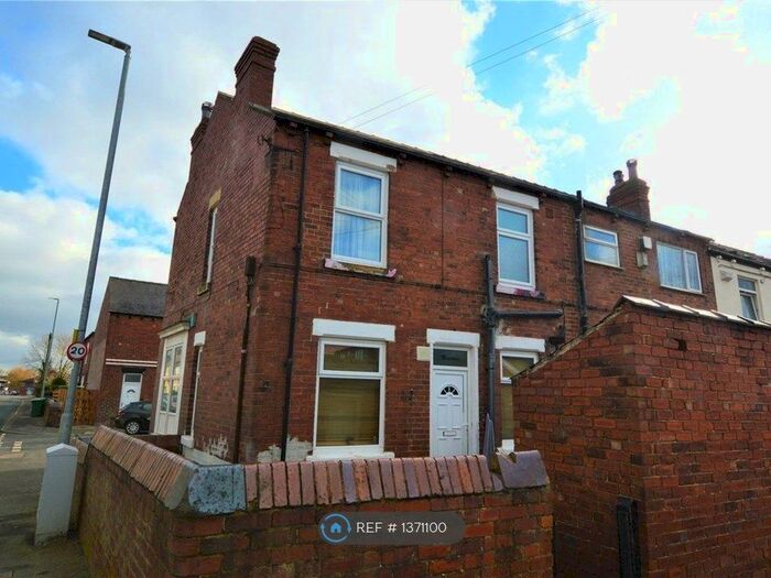 2 Bedroom Flat To Rent In Barley Hill Road, Garforth, Leeds, LS25