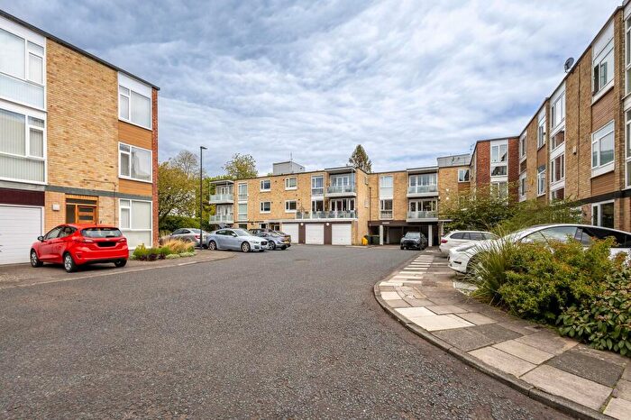 3 Bedroom Flat For Sale In Gosforth, Newcastle Upon Tyne, NE3
