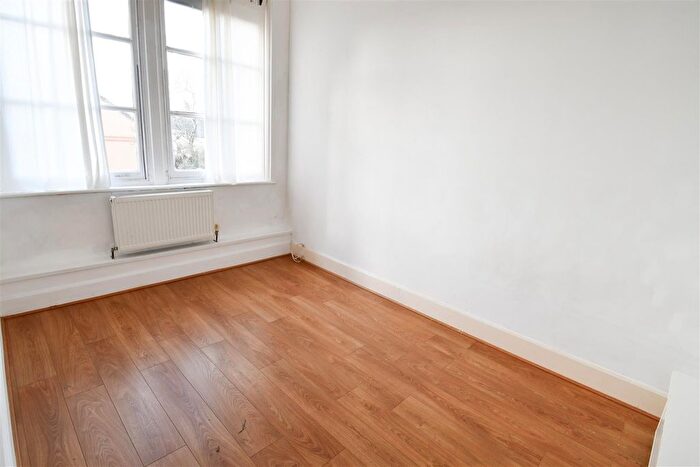 1 Bedroom Flat To Rent In Dock View Road, Barry, CF63