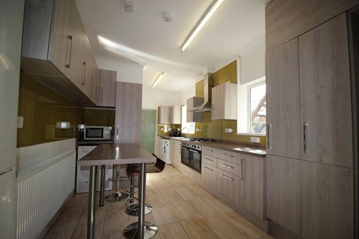 6 Bedroom Semi-Detached House To Rent In Henry Road, West Bridgford, NG2