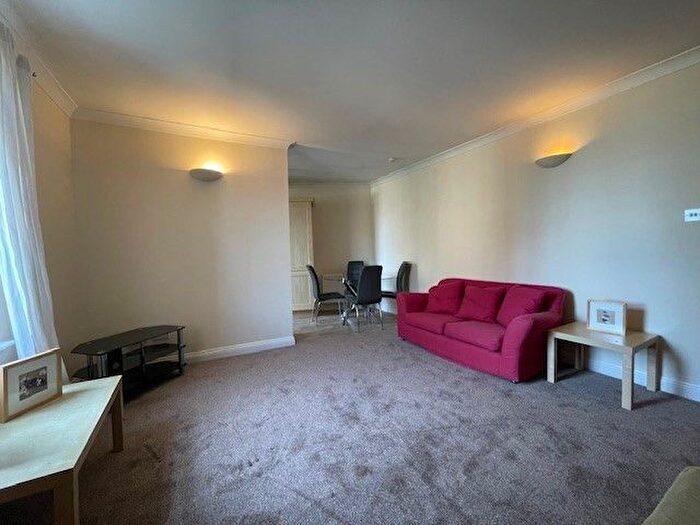 2 Bedroom Flat To Rent In Gayfield Square, Edinburgh, EH1