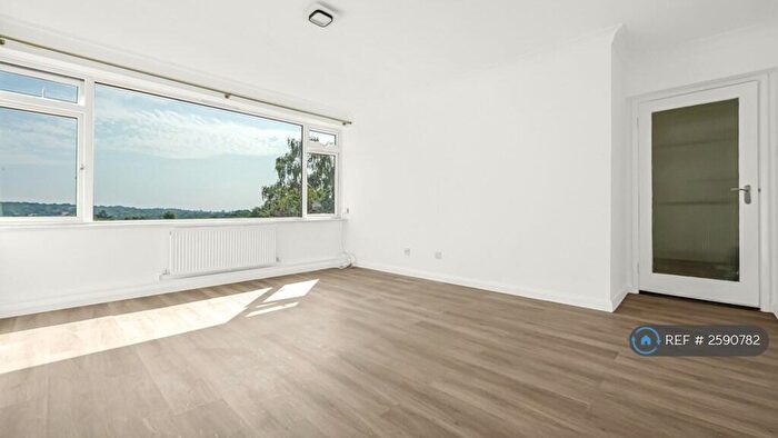 3 Bedroom Flat To Rent In Park Farm Close, London, N2