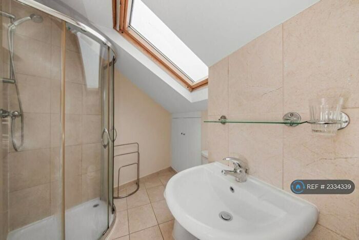 3 Bedroom Flat To Rent In Farquhar Road, Crystal Palace, SE19