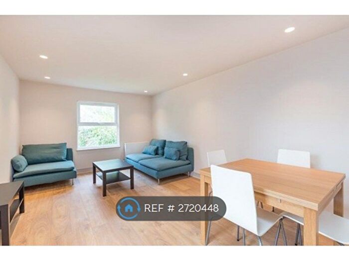 2 Bedroom Flat To Rent In Ilminster Gardens, London, SW11