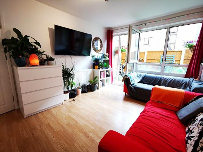 2 Bedroom Flat To Rent In Southern Grove, London, E3