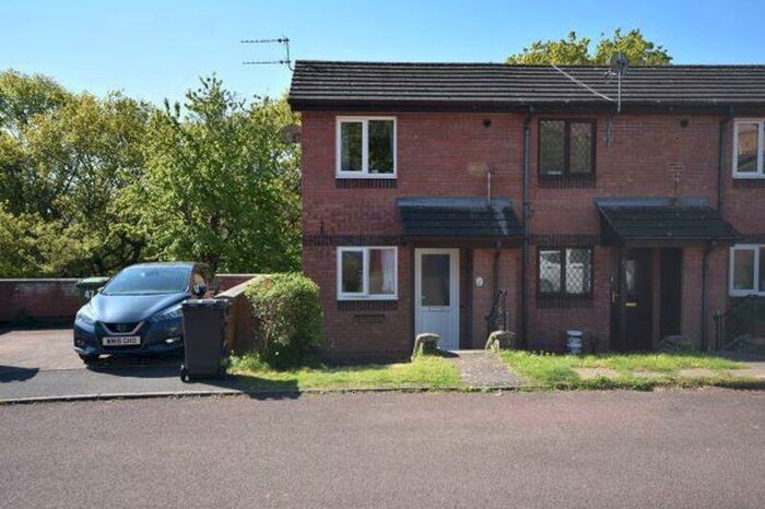 3 Bedroom Terraced House To Rent In Linnet Close, Exeter, EX4