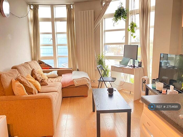 1 Bedroom Flat To Rent In Bedford Hill, London, SW12