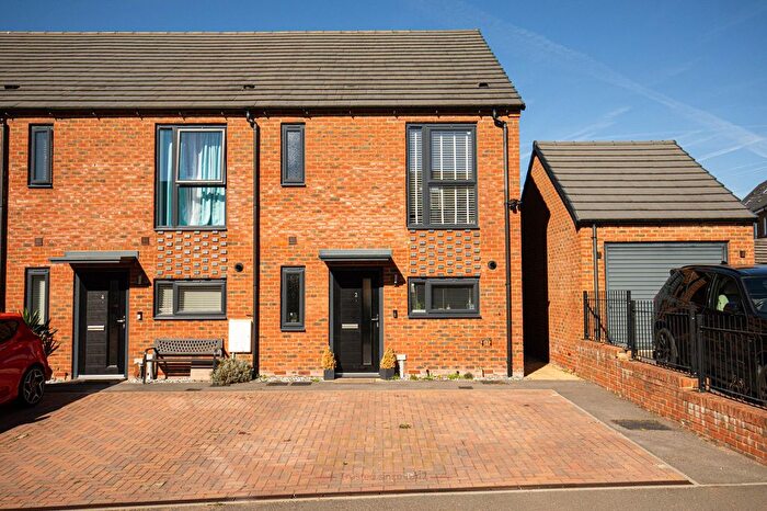 3 Bedroom End Terrace House For Sale In Langridge Way, Copthorne, RH10