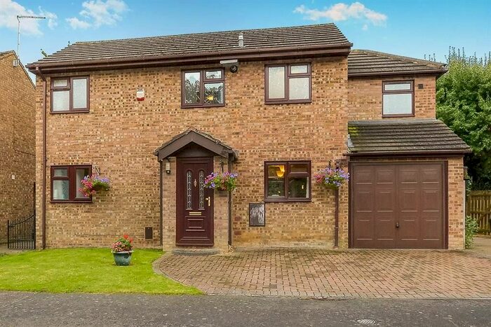 4 Bedroom Detached House To Rent In Ryeland, Stony Stratford, Milton Keynes, Buckinghamshire, MK11