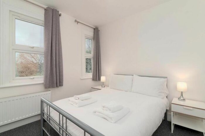 2 Bedroom Flat To Rent In Nant Road, London, NW2