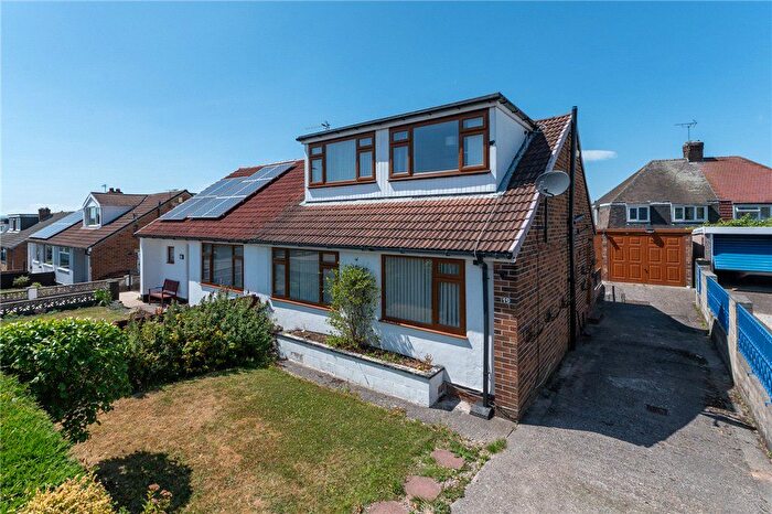 4 Bedroom Bungalow For Sale In Redhill Avenue, Tingley, Wakefield, West Yorkshire, WF3