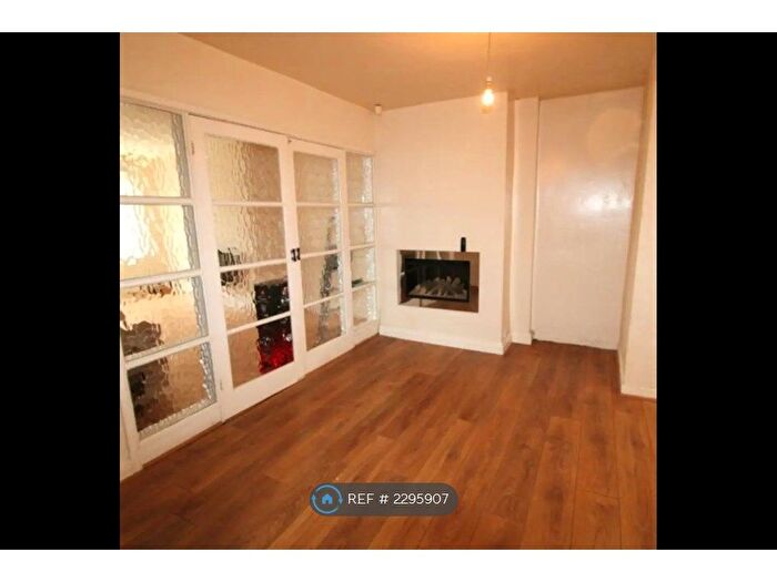 3 Bedroom Semi-Detached House To Rent In Albert Gardens, Manchester, M40