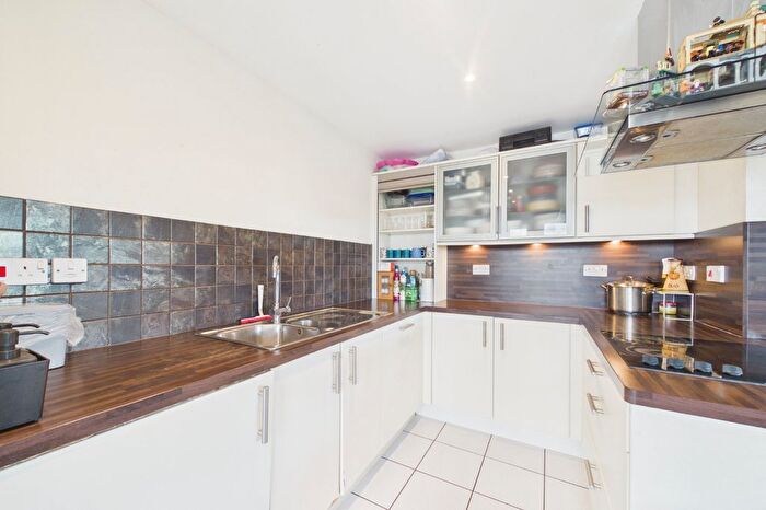 2 Bedroom Flat To Rent In Luscinia View, Napier Road, Reading, Berkshire, RG1