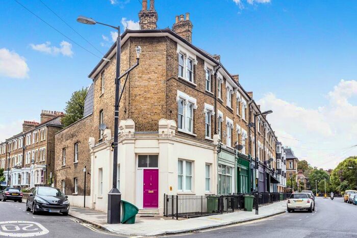 3 Bedroom Flat To Rent In Denmark Road, SE5