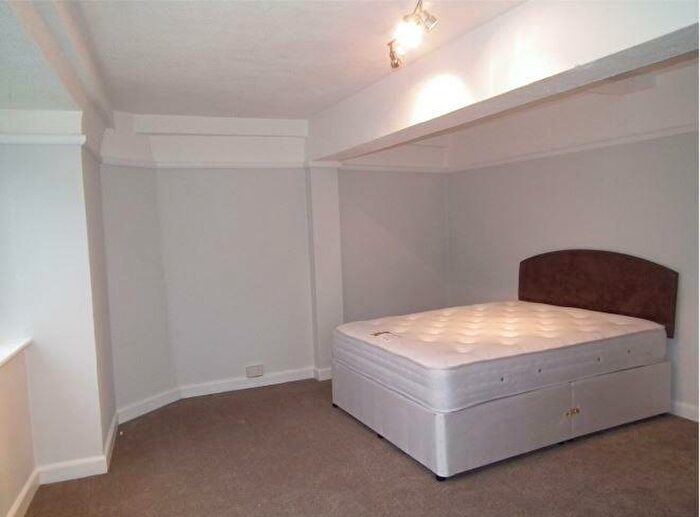 3 Bedroom Apartment To Rent In Temple Market, Queens Road, Weybridge, KT13