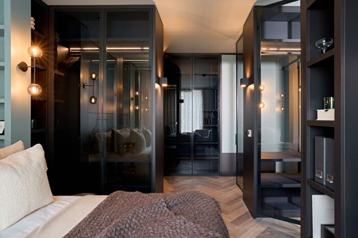 Studio To Rent In Haydon Way, London, SW11