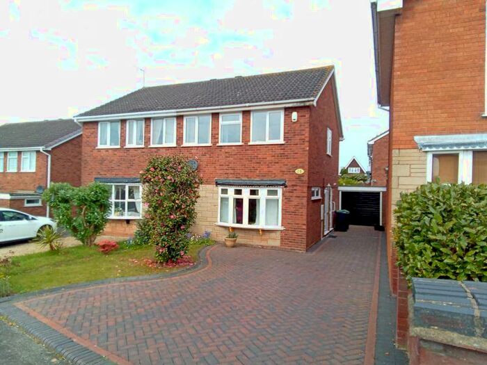 3 Bedroom Semi-Detached House To Rent In Rokewood Close, Kingswinford, DY6