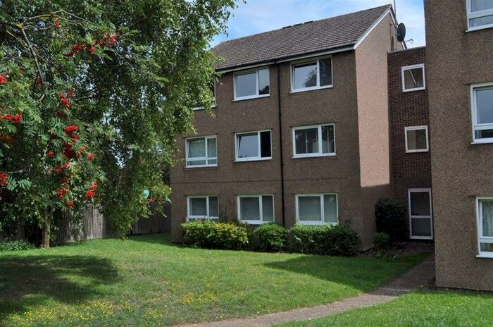 3 Bedroom Flat To Rent In Nurseries Road, Wheathampstead, AL4